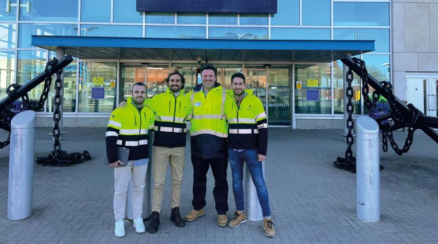 De izquierda a derecha: Jorge Juan (Estudio Cactus), Pablo Aguirre (Estudio Cactus), Chris Hatter (Portsmouth) y Jose Gutierro (Estudio Cactus).