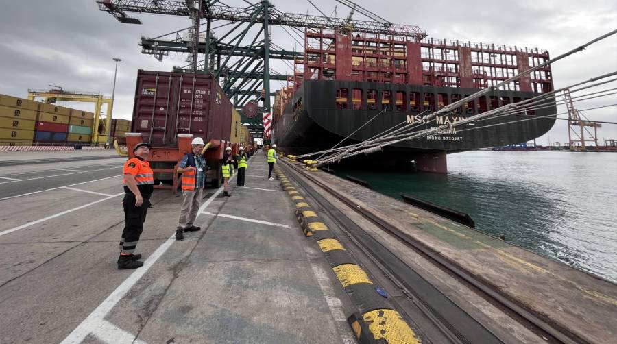 La actividad se va retomando de forma paulatina en el Puerto de Valencia.