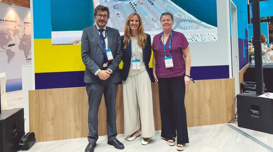 Álvaro Rodríguez Dapena, presidente de Puertos del Estado; Alba Colet, directora general de Tarragona Cruise Port; y Genoveva Climent, directora Comercial de la Autoridad Portuaria de Tarragona. Foto J.C.P.