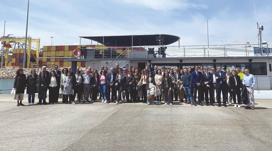 El encuentro concluyó con una visita al Puerto de Valencia.