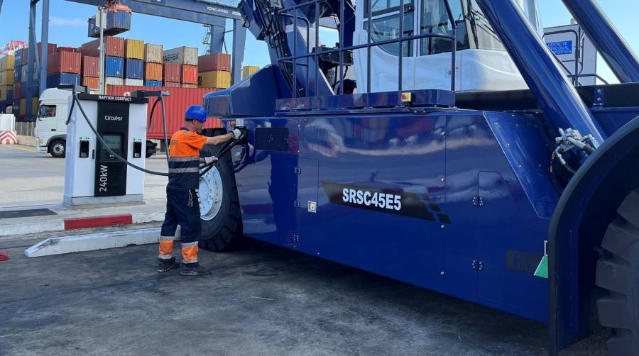 BEST estrena en Barcelona la primera Reach Stacker 100% eléctrica del Sur de Europa