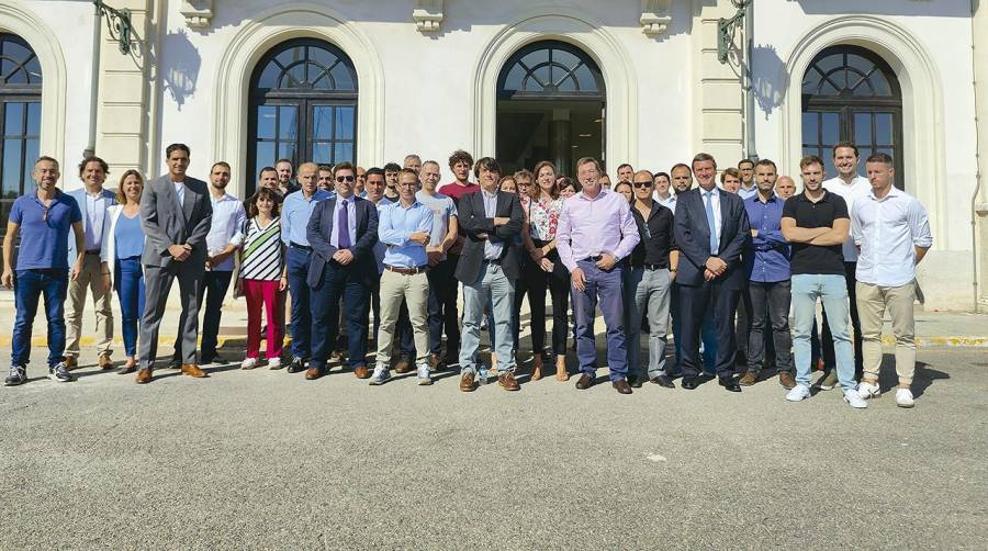 Participantes en la reunión de arranque del proyecto celebrada hoy en el Edificio del Reloj del Puerto de Valencia.