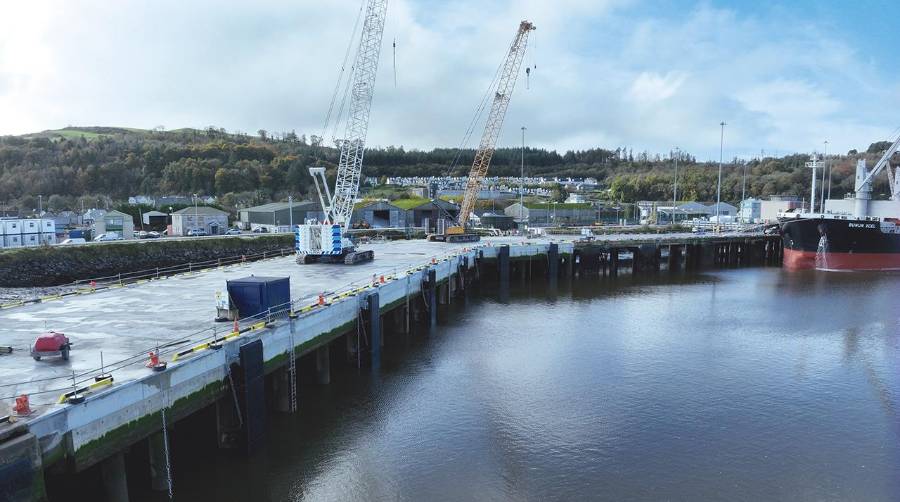 ShibataFenderTeam instala sus defensas en el puerto de Shannon Foynes