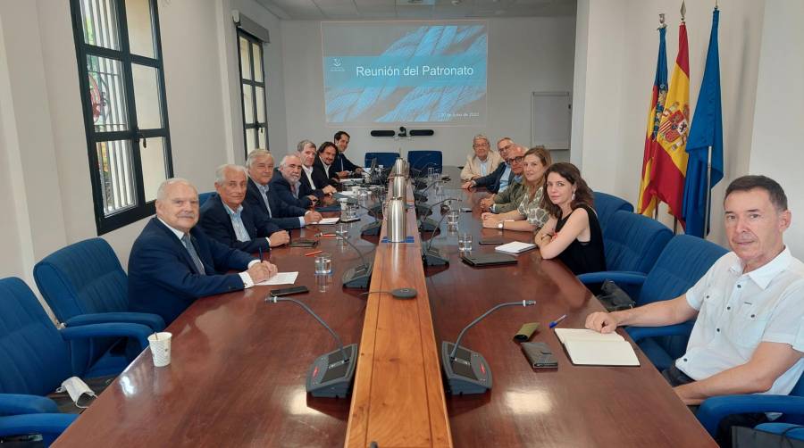 Miembros del Patronato de la Fundación Valenciaport durante la reunión mantenida esta mañana.