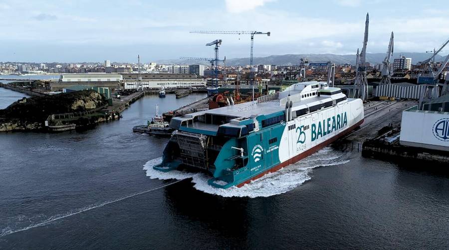 El presidente de Baleària ha señalado que el nuevo catamarán es el undécimo de una flota de buques dotados de motores duales a gas de la compañía.