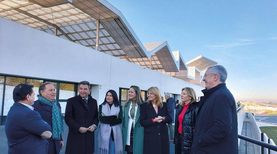 La consejera de Economía, Hacienda y Fondos Europeos de la Junta de Andalucía, Carolina España, ha realizado hoy una visita a las instalaciones acompañada por la presidenta del Puerto de Huelva, Pilar Miranda, y la delegada de Gobierno de la Junta de Andalucía en Huelva, Bella Verano.