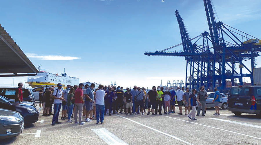 La Asamblea de APM Terminals Valencia sigue adelante con la huelga