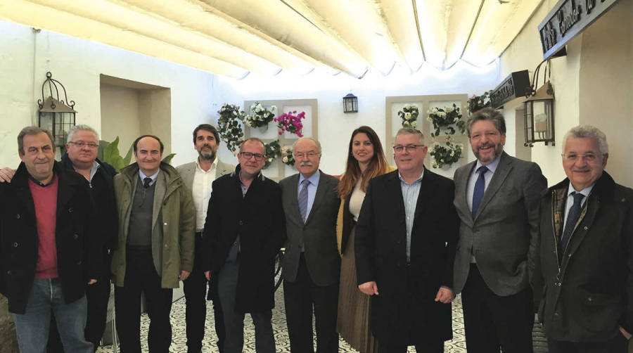 El presidente de la APBA, Manuel Mor&oacute;n, junto a directivos de APM Terminals Algeciras, Maersk y APBA.