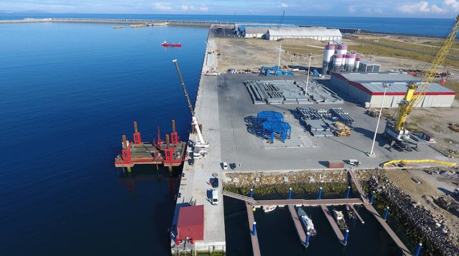 El muelle de 350 metros de longitud y su explanada de 40.000 metros cuadrados han sido entregados este mi&eacute;rcoles por la empresa constructora.