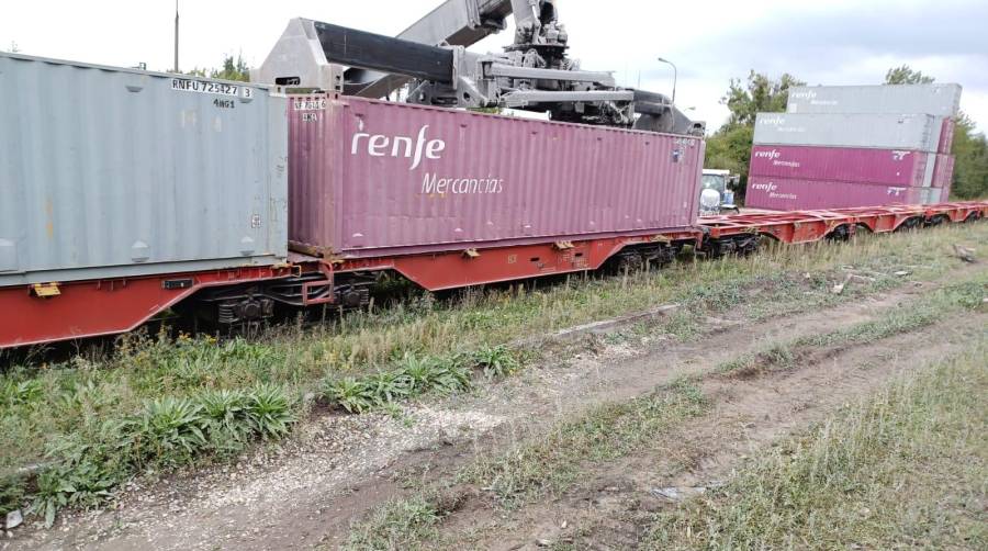 Los dispositivos se colocarán en 222 locomotoras y 678 vagones, incluyendo medios y equipamiento de generación de energía renovable para su alimentación.