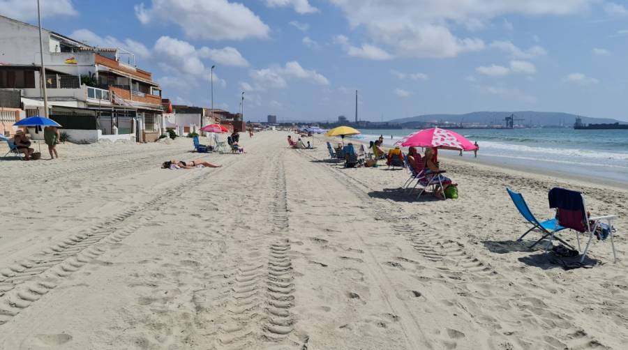 Comienzan los trabajos correspondientes a la &uacute;ltima fase del trasvase de arena de la Playa del Rinconcillo.