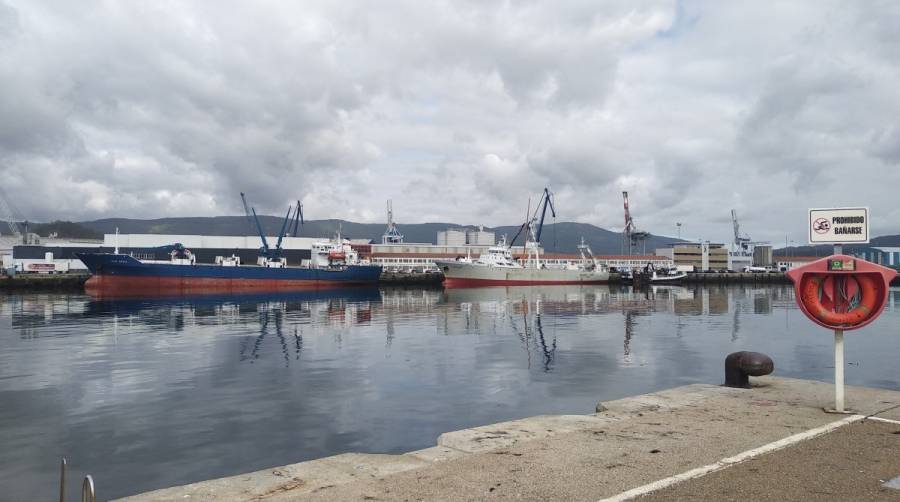 El Puerto de Mar&iacute;n inicia octubre con una intensa actividad de descarga de pesca congelada a granel