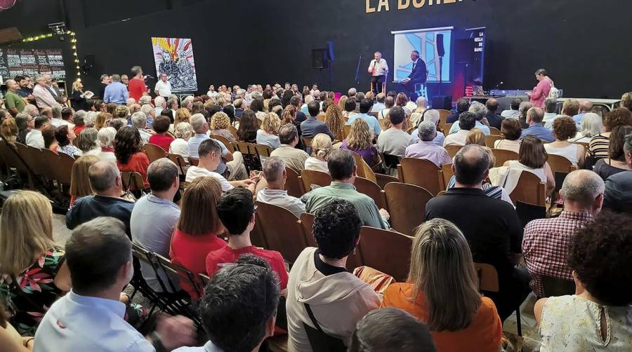 Francisco Toledo llena “La Bohemia” en la presentación de su novela “La estrella de ébano”