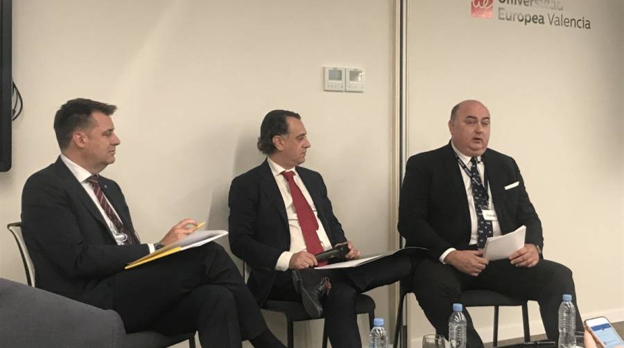 Ignacio Ballester, Alberto Ruiz y Miguel Rocher, ayer durante su intervenci&oacute;n en la jornada.