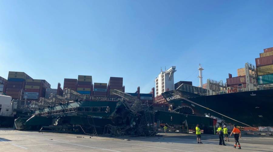 Grave accidente en MSC Terminal Valencia tras colisionar un buque con una gr&uacute;a