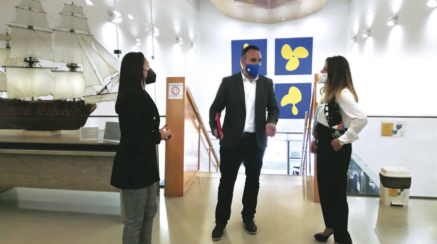 Ana Ulloa, directora de PortCastell&oacute;; Rafa Sim&oacute;, presidente de la Autoridad Portuaria de Castell&oacute;n; y Maritina Vidal, jefa del Departamento Econ&oacute;mico-Financiero del Puerto de Castell&oacute;n, poco antes de la presentaci&oacute;n de los resultados de 2020.