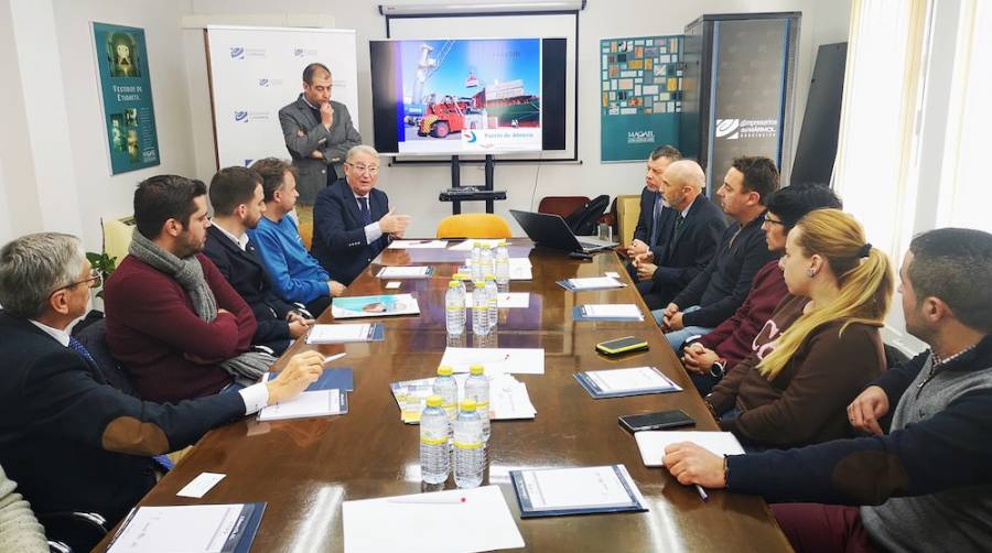 La AP de Almer&iacute;a presenta al sector del m&aacute;rmol las ventajas del contenedor para el comercio internacional