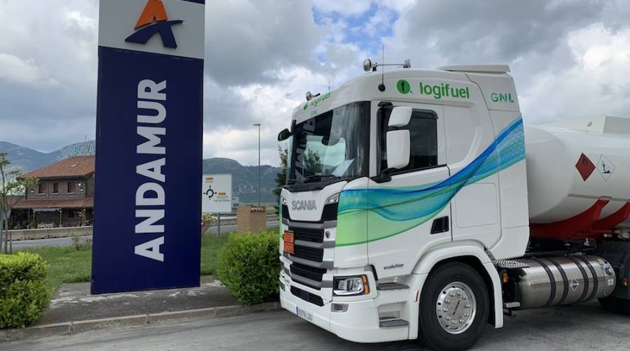 El primer veh&iacute;culo de gas de Logifuel, proveedor estrat&eacute;gico de transporte de carburante de Andamur, es un Scania con un motor de&nbsp;13 litros de 410 CV.