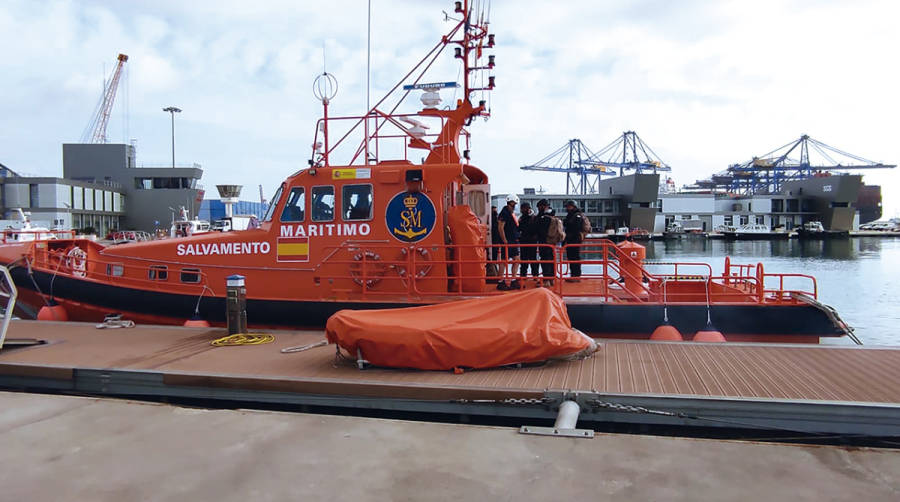 La Armada Espa&ntilde;ola organiza un ejercicio de lucha contra la contaminaci&oacute;n qu&iacute;mica en el puerto de Valencia.