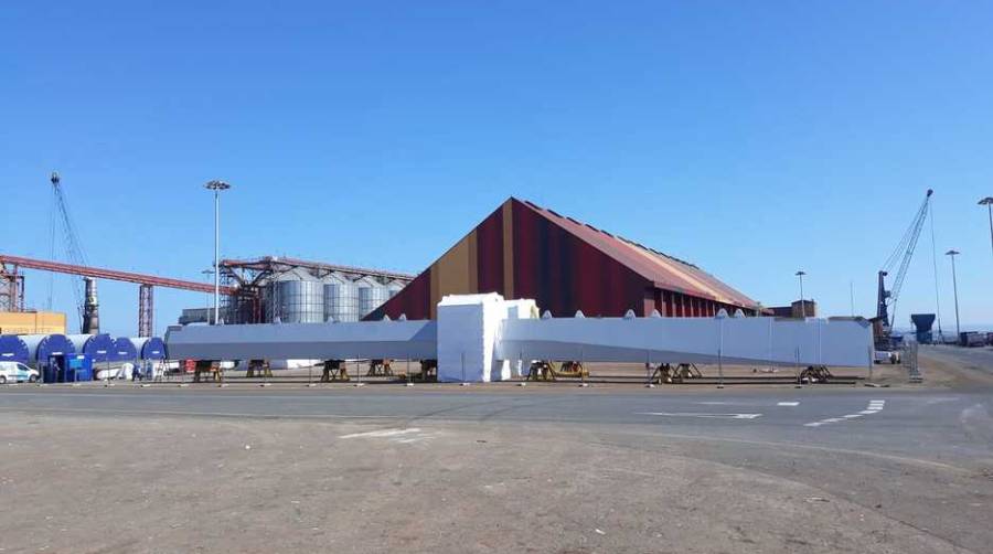 Cobasa ensambla en el Puerto de Santander las piezas de un puente de 123 metros para B&eacute;lgica