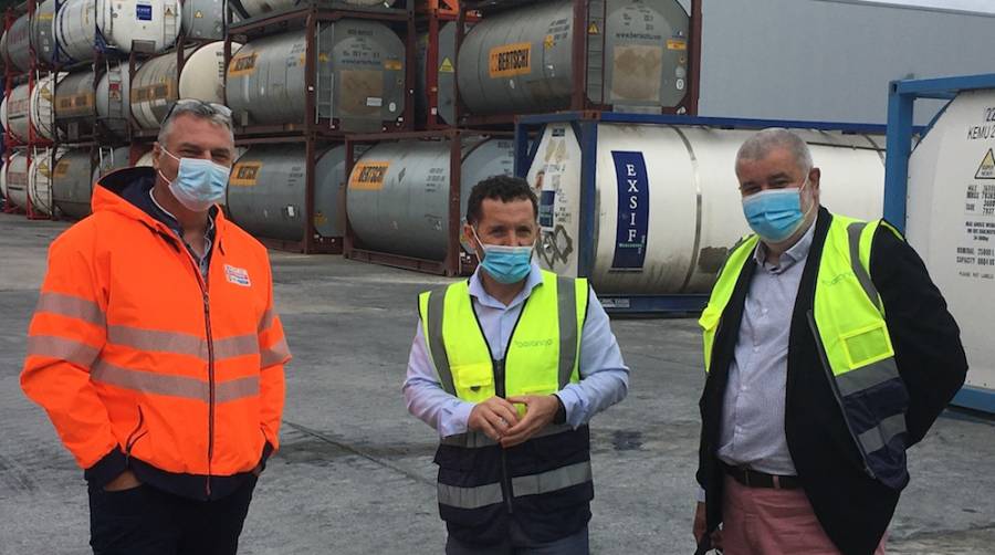 Olivier Fayola, director comercial del Puerto de Baiona; Mikel Echegaray, gerente de Berango Log&iacute;stica; Bruno Legun, del Puerto de Le Havre.