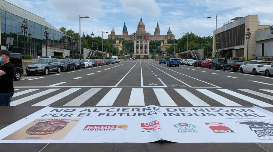 Los trabajadores de Nissan se manifiestan en Barcelona contra el cierre de sus plantas