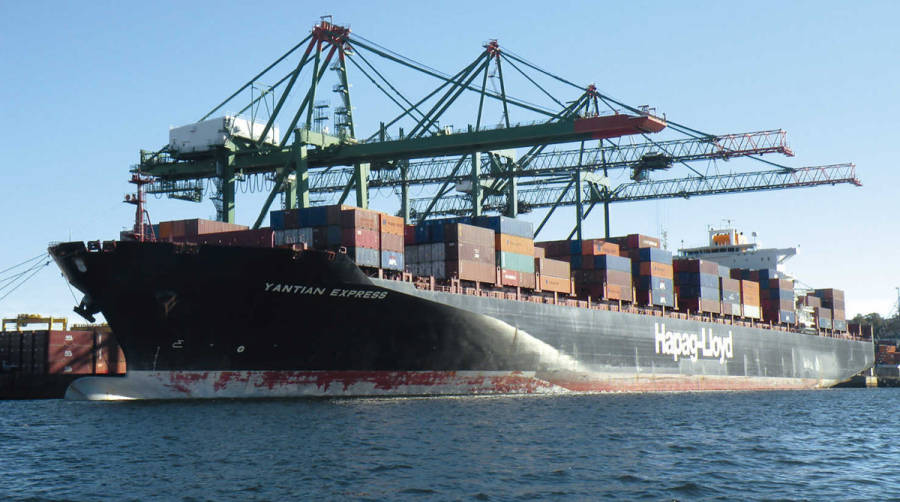 La explosi&oacute;n de un contenedor provoca el incendio de otros en el buque &ldquo;Yantian Express&rdquo; de Hapag-Lloyd