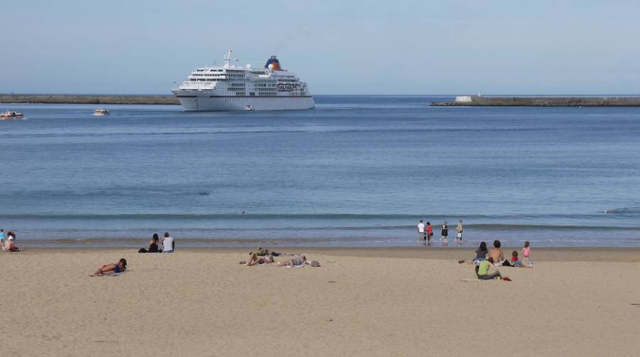 El &ldquo;Europa&rdquo; hace escala en San Juan de Luz