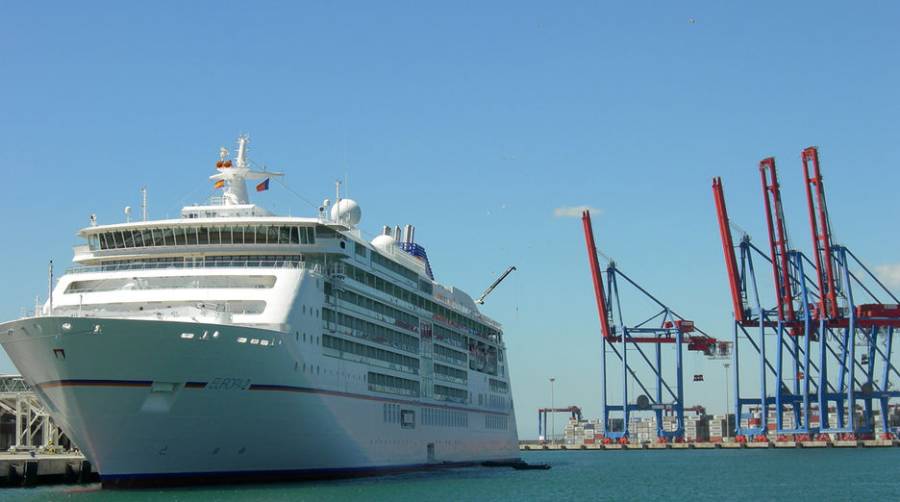 Primera escala en M&aacute;laga del crucero &ldquo;MS Europa 2&rdquo;