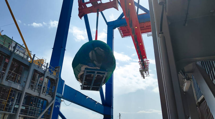 CSP Iberian Valencia Terminal descarga un nacelle de m&aacute;s de 50 t de peso