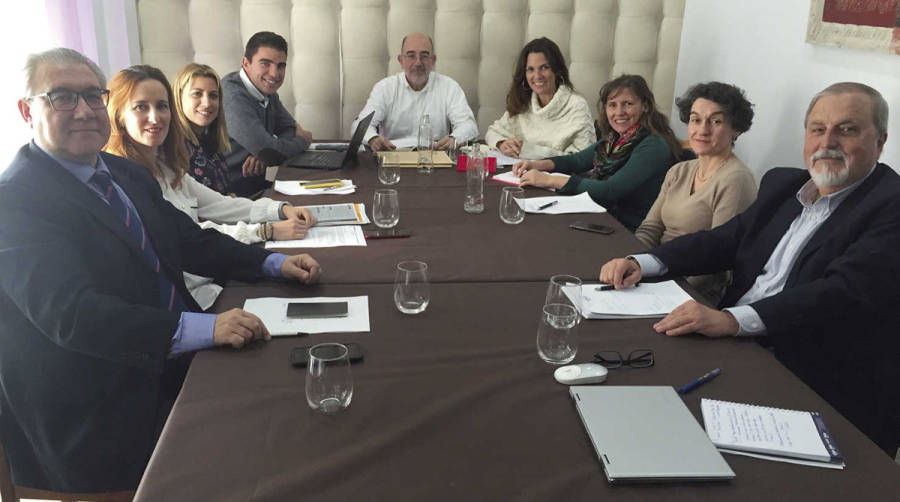 Los miembros de la Junta Directiva durante su reuni&oacute;n del martes.