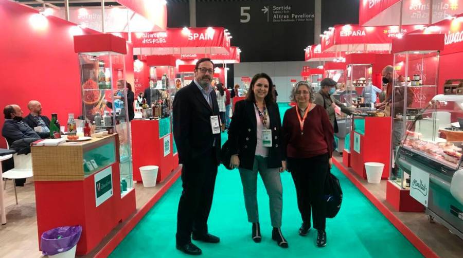 Ramon Farran, responsable comercial zona Catalunya de Yusen Logistics; Mariló Valero, Head of Business Development Spain, y Virginia Valls, comercial en Desarrollo Reefer.