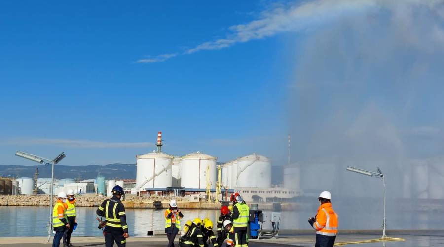 Simulacro de seguridad realizado en noviembre de 2021 en el muelle de la Química del Port de Tarragona.