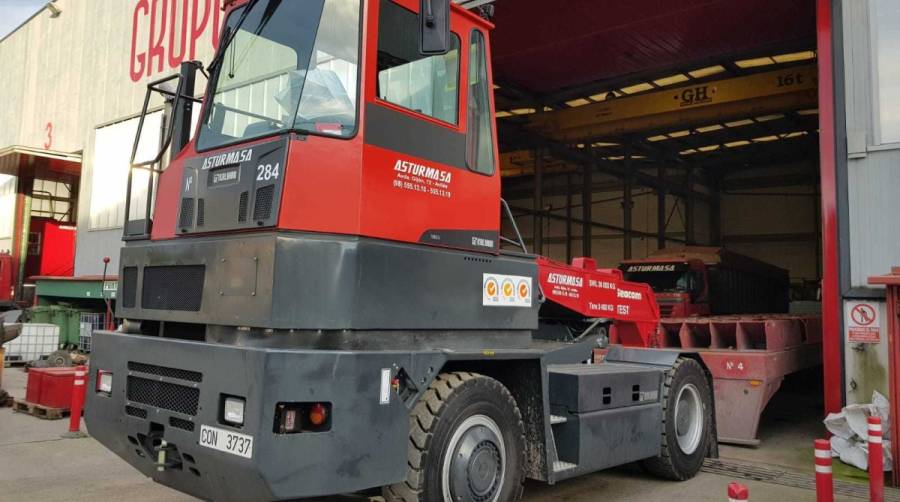 Asturmasa refuerza sus equipos con un nuevo tractor Kalmar para operaciones s&uacute;per pesadas