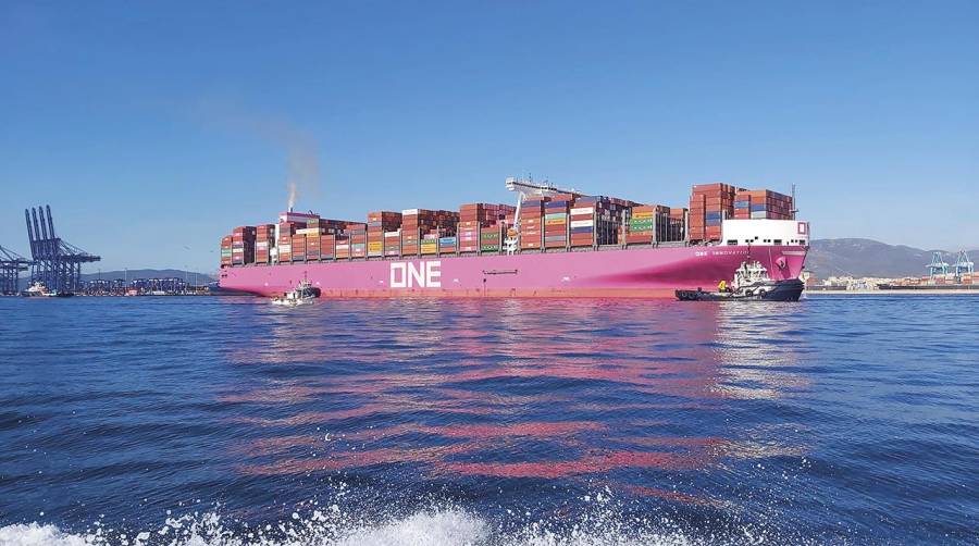 El “ONE Innovation” hace su primera escala en Total Terminal International Algeciras