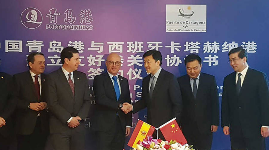 El presidente de la Autoridad Portuaria de Cartagena, Antonio Sevilla, y su hom&oacute;logo en Qingdao (Republica China), Zheng Minghui, han firmado una declaraci&oacute;n de colaboraci&oacute;n entre los puertos.