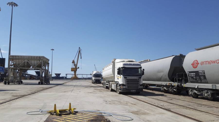 El Port de Tarragona pone a prueba el transporte de harina de soja por ferrocarril