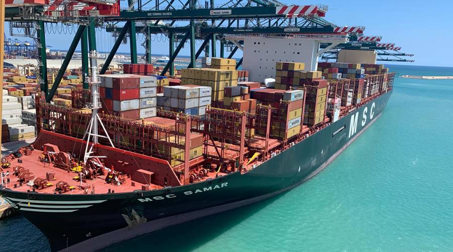 El gigante &quot;MSC Samar&quot; escala en el puerto de Valencia