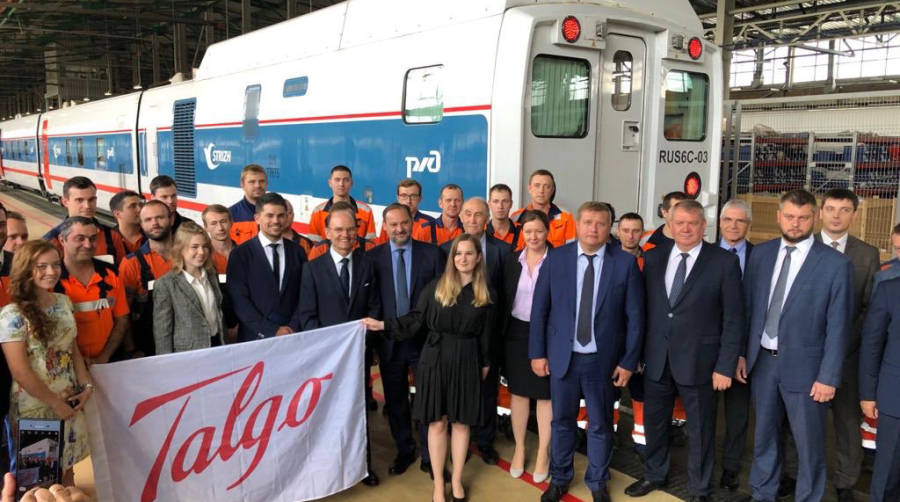 El ministro de Fomento en funciones, Jos&eacute; Luis &Aacute;balos, visit&oacute; el centro de mantenimiento de Talgo en Rusia.