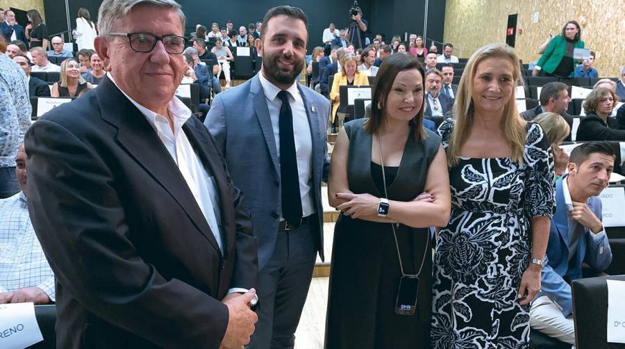 Néstor Martínez, subdirector general de la APV; Darío Moreno, alcalde de Sagunto, Cristina Plumed, presidenta de Asecam y Eva Blasco, presidenta de CEV Valencia. Foto: J.C.P.