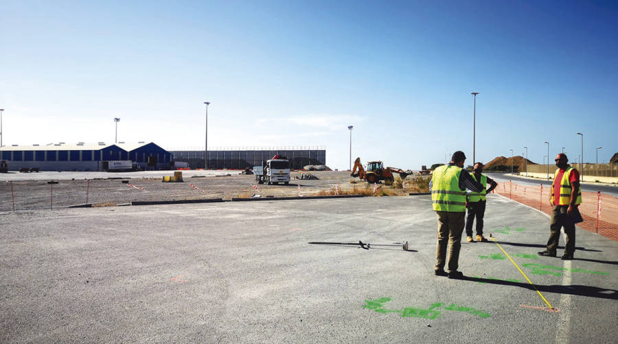 La terminal de tr&aacute;fico pesado cuenta con una superficie de 25.000 metros cuadrados y capacidad para 219 camiones y grandes veh&iacute;culos.