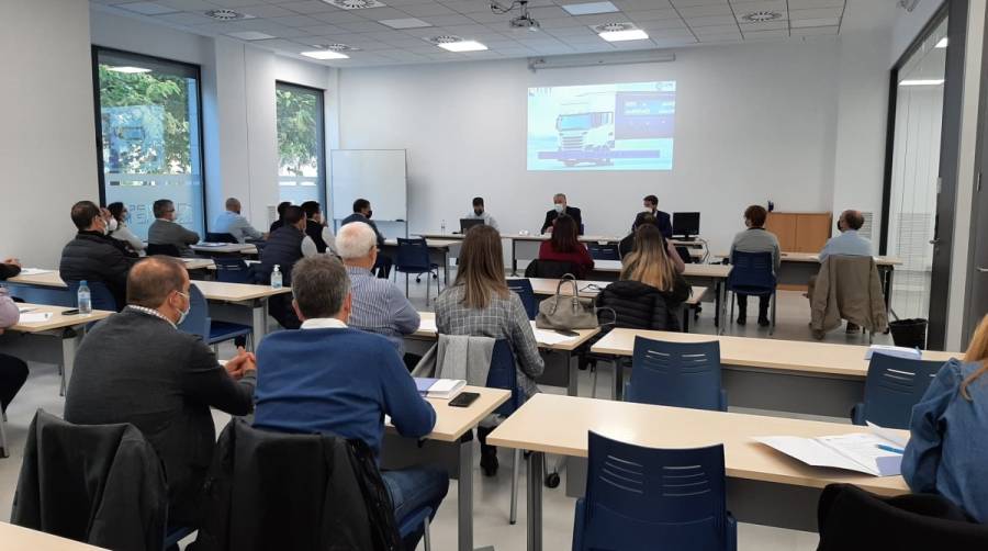 La FVET celebr&oacute; la jornada informativa &ldquo;Criterios de utilizaci&oacute;n del tac&oacute;grafo y evoluci&oacute;n al Documento Electr&oacute;nico del Transporte&rdquo; en su reci&eacute;n inaugurado centro de formaci&oacute;n.