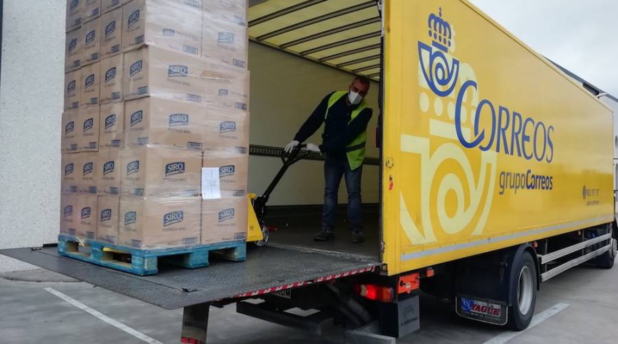 Correos y Mercasa coordinan el reparto de 98 palets con galletas donadas por una empresa a Bancos de Alimentos de la Comunidad Valenciana.