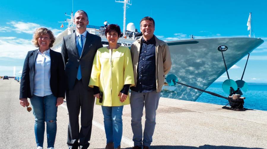 Anna Barcel&oacute;, responsable de cruceros del Patronato de Turismo Costa Brava-Girona; Joan Pere Darbra, responsable territorial de la Zona Portu&agrave;ria Nord de Ports de la Generalitat; Montse Mindan, alcaldesa de Roses; y F&egrave;lix Llorens, regidor de Turismo y Promoci&oacute;n Econ&oacute;mica del ayuntamiento de Roses.