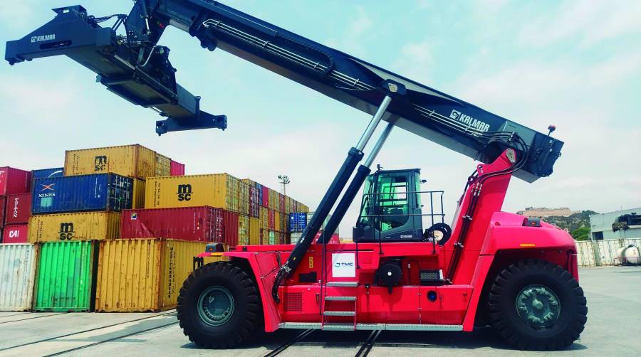 Esta máquina, fabricada por Kalmar, ya se encuentra operativa en la dársena de contenedores del puerto de Cartagena.