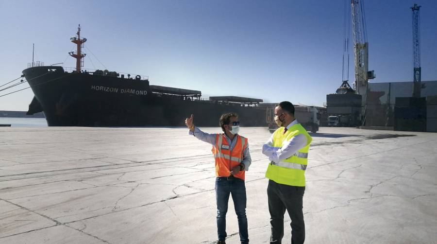 Jaime Mu&ntilde;oz, director comercial de Portsur; y Rafael Sim&oacute;, presidente de la Autoridad Portuaria de Castell&oacute;n.