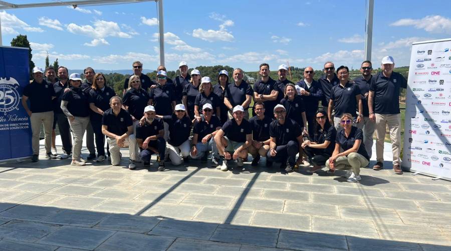 Foto de familia de los participantes en el Torneo de Golf de Propeller Valencia.