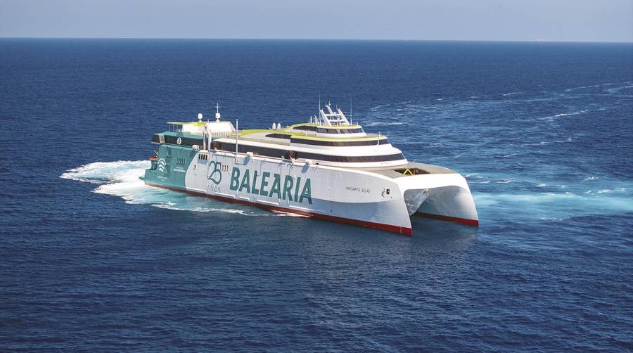 El nuevo catamarán es el undécimo de la naviera dotado de motores duales a gas