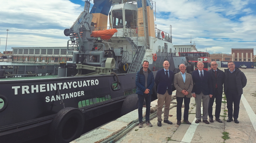 El nuevo remolcador “Trheintaycuatro” ya opera en el Puerto de Málaga