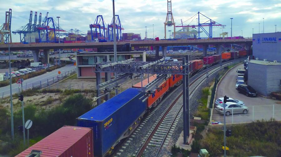 Ferrocarril de mercancías en el Puerto de Valencia.